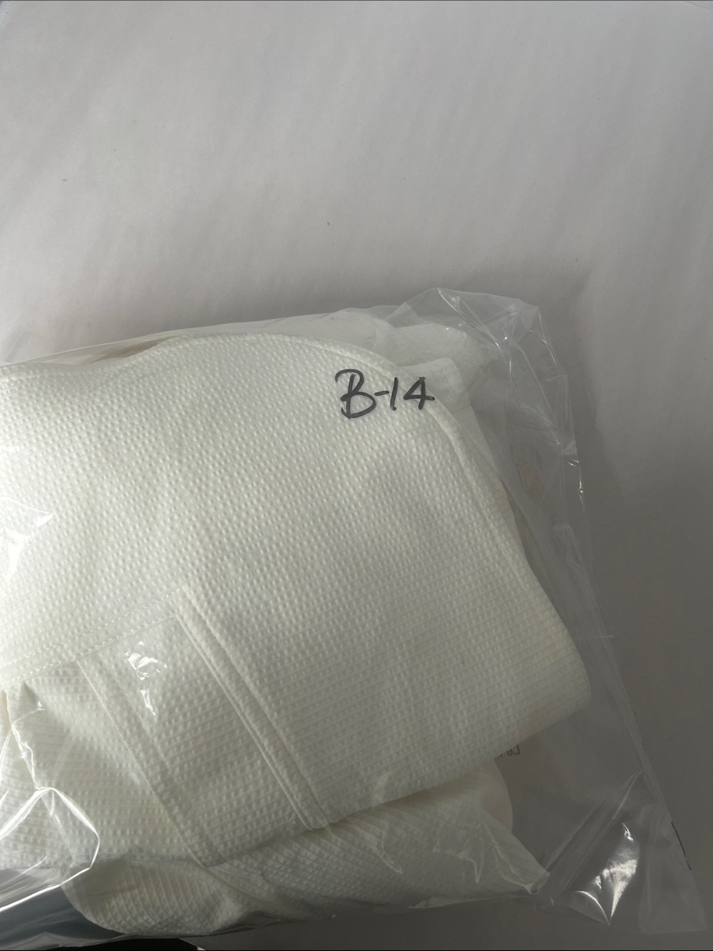 SMYTHE Ruched Blazer in White Seersucker Button Closure Size 6 - Picture 13 of 13
